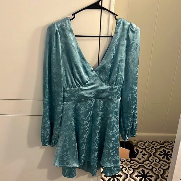 Green Long Sleeved Silk Dress - Picture 1 of 3